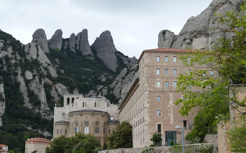 Podrás combinar tus Excursiones visitando lugares como Montserrat, museos, bodegas, o lugares con encanto.