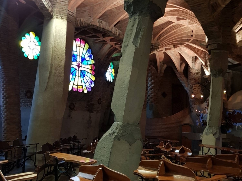La Colonia Güell y la Cripta de Gaudí son una visita obligada para los amantes de la arquitectura y a sólo 30 minutos de Barcelona. 